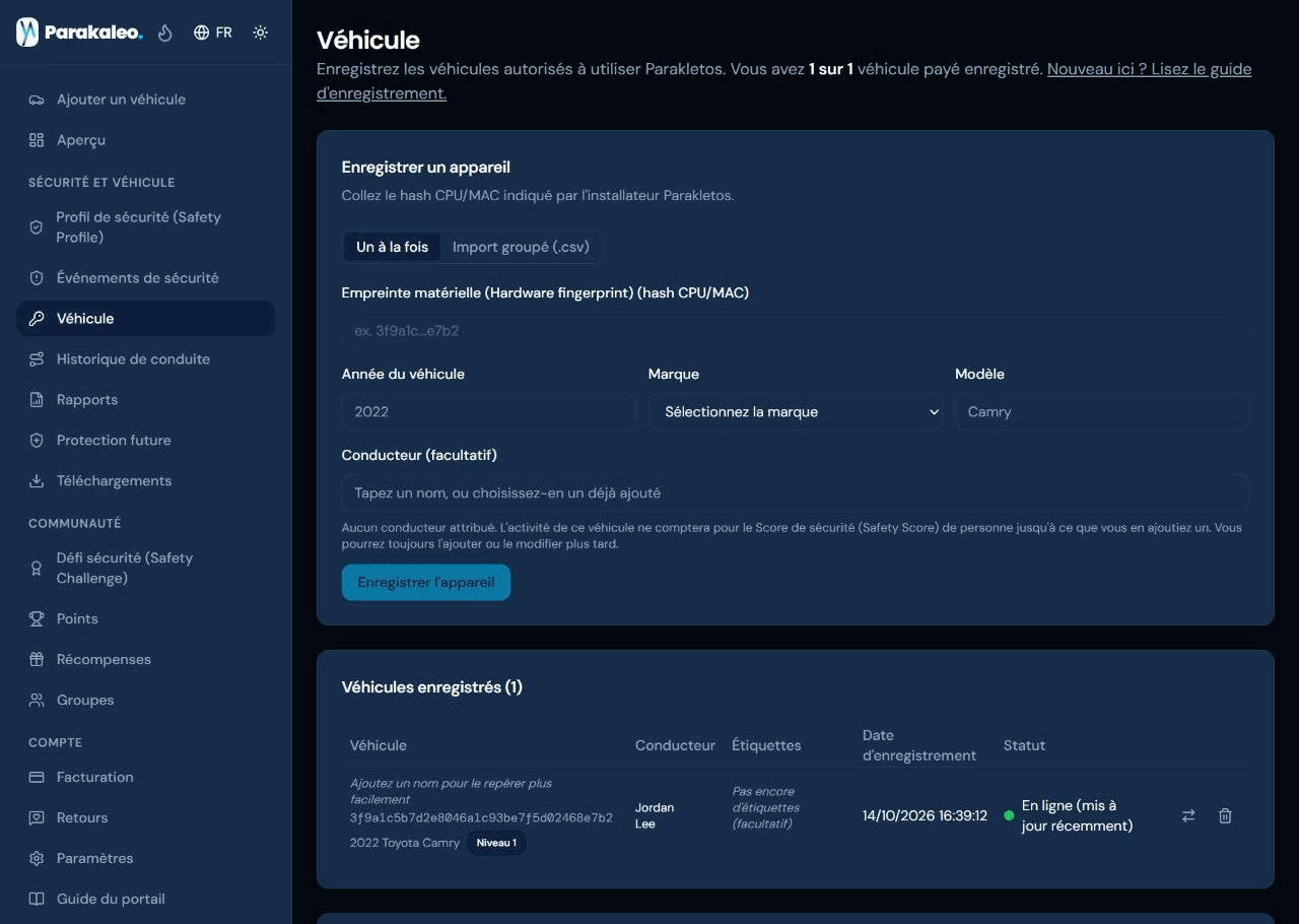 La page Véhicule, avec le véhicule enregistré affiché comme En ligne et mis à jour récemment.