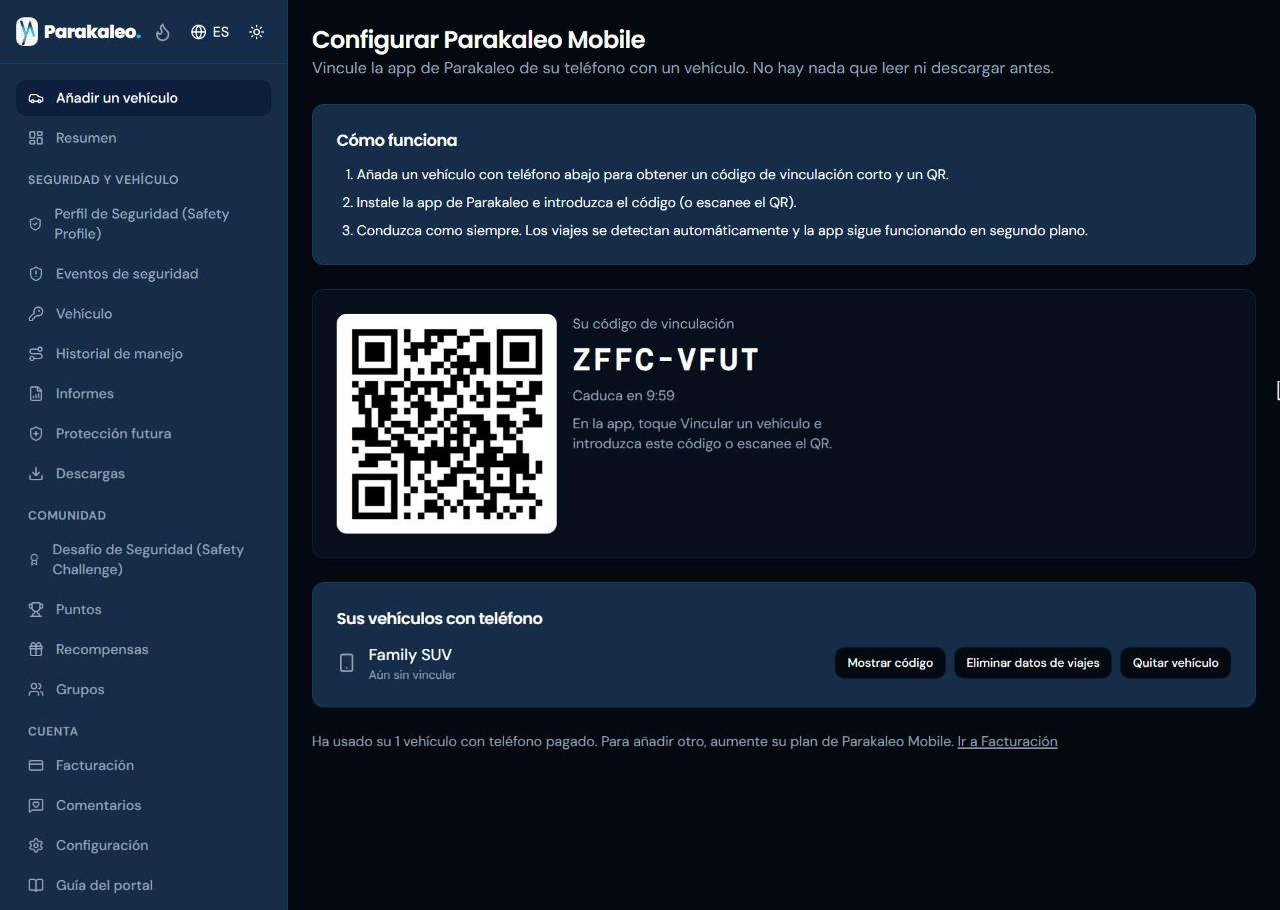 La página de configuración de Parakaleo Mobile tras añadir un vehículo con teléfono, con un código de vinculación corto, un código QR y la lista de tus vehículos con teléfono.